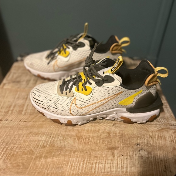 Nike React Vision Size 9.5 - Picture 2 of 10